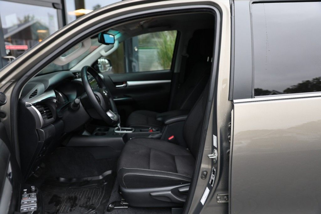 Toyota Hilux 2.8 D-4D DUBBEL CABIN EXECUTIVE A/T 2 ZITS 4WD VAN