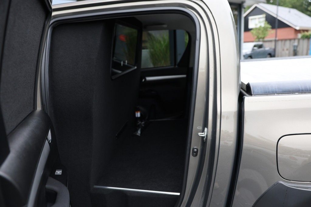 Toyota Hilux 2.8 D-4D DUBBEL CABIN EXECUTIVE A/T 2 ZITS 4WD VAN