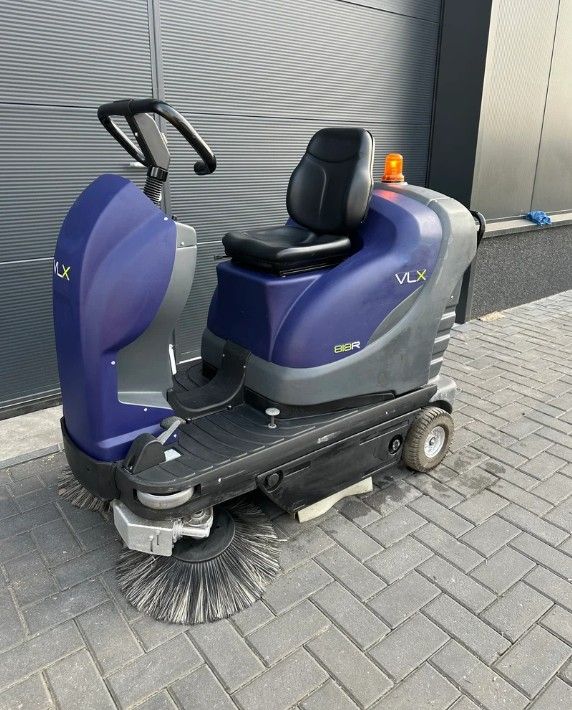 Tennant 818R veegmachine - Volledig gereviseerd!