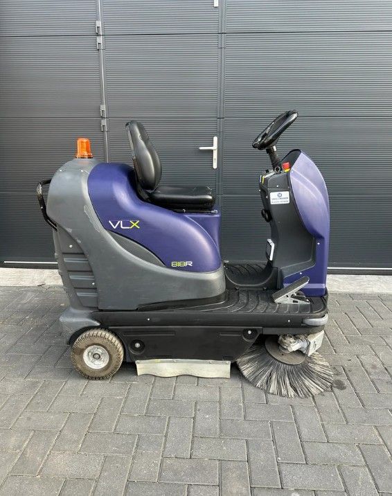 Tennant 818R veegmachine - Volledig gereviseerd!