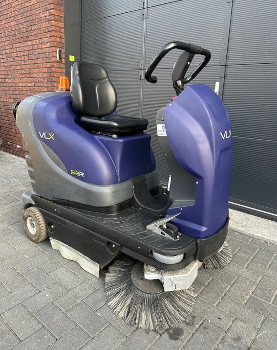 Tennant 818R veegmachine - Volledig gereviseerd!