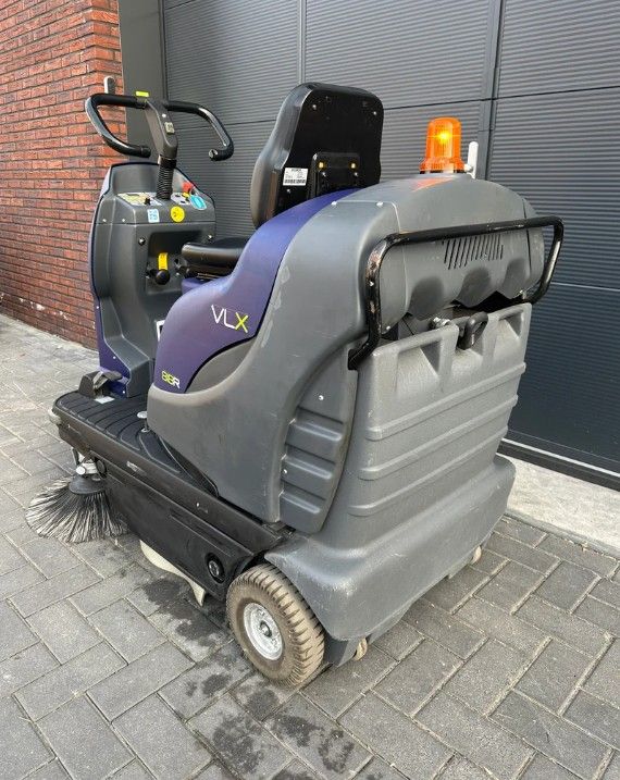Tennant 818R veegmachine - Volledig gereviseerd!