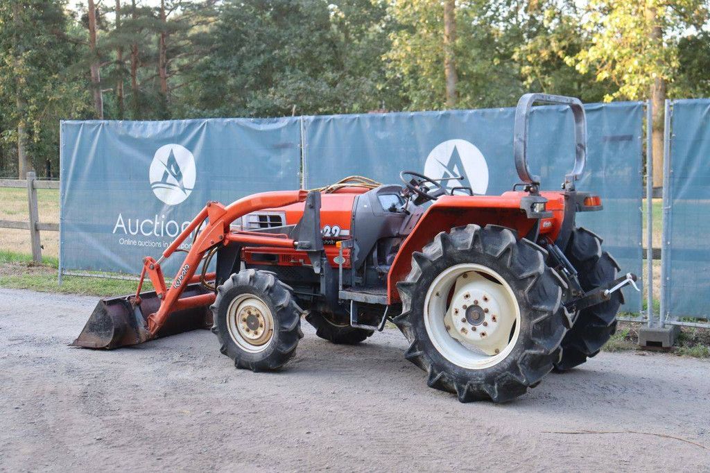 Kubota GL-29 Mini-Traktor Diesel 28,6 PS mit Frontlader