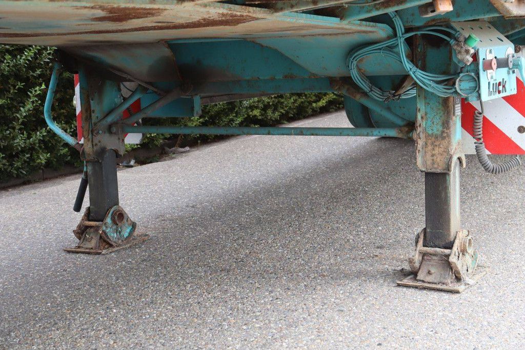 Curtainside semi-trailer Luck SPC35 39t 2011