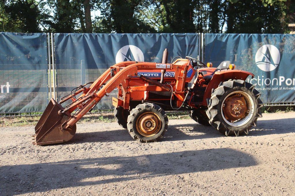 Minitractor Hinomoto E264 Diesel 25pk met voorlader