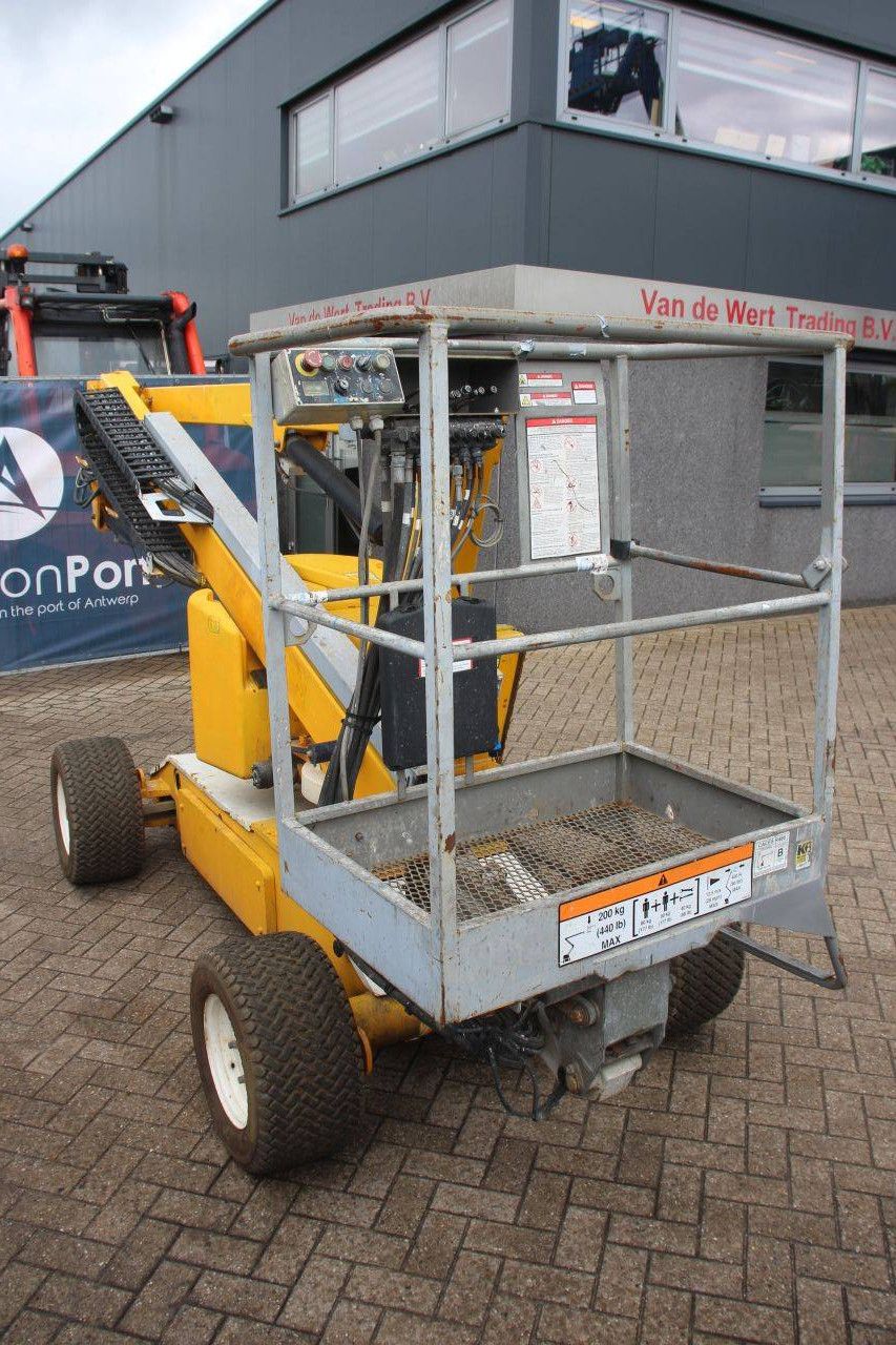 Nifty HR12NE Electric Articulated Boom Lift 200kg 12m 2011