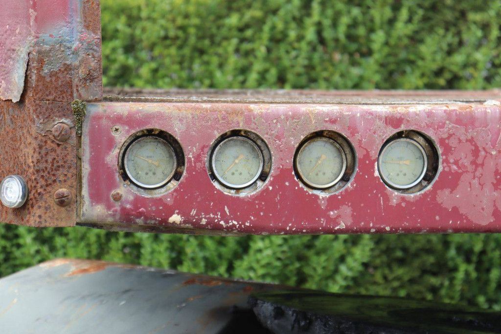 Flatbed Semi-trailer Meusburger MPS-3 38.5t 2010