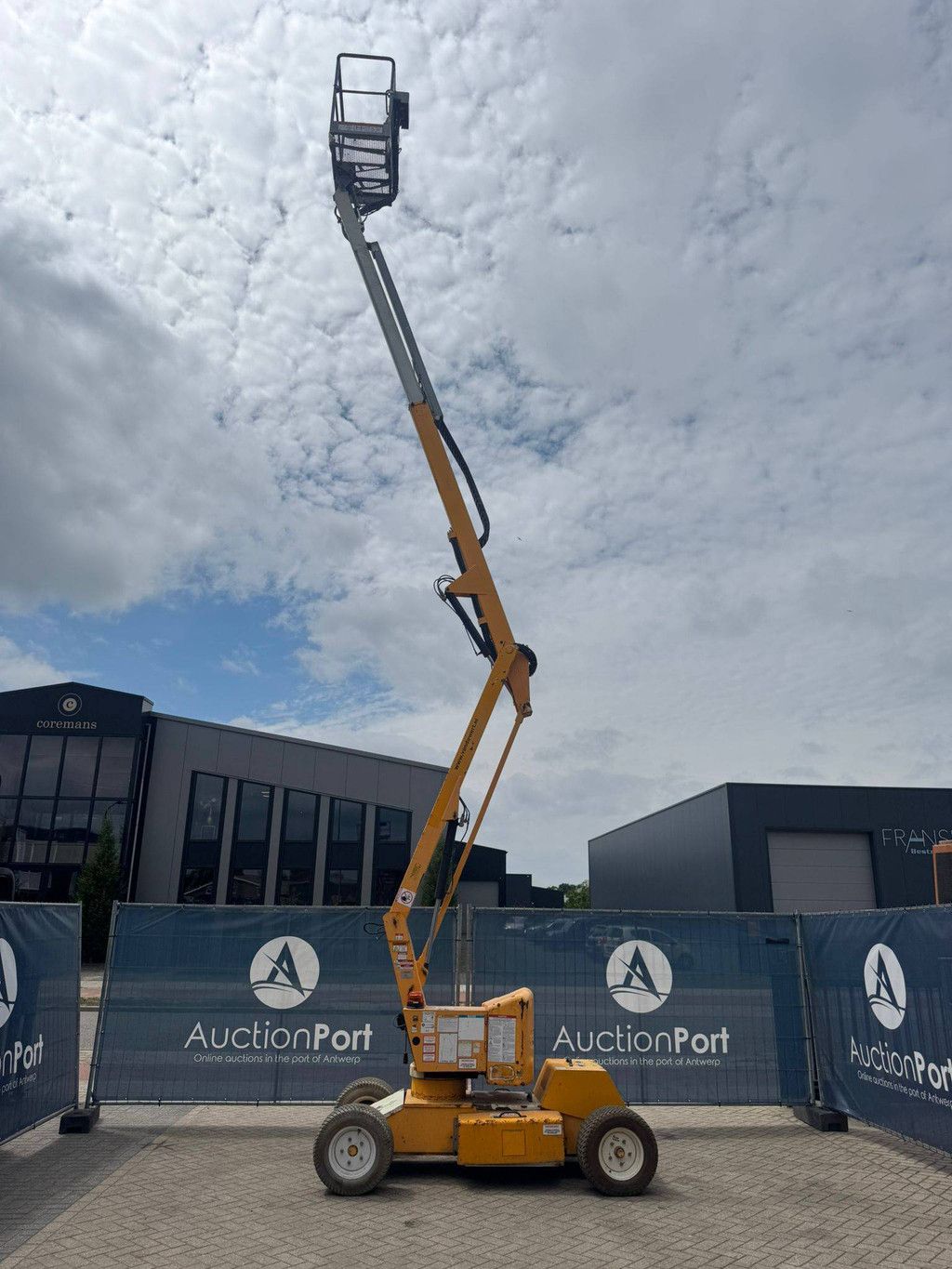 Nifty HR12 NDE Articulated Boom Lift Electric/Diesel Hybrid 12.2m 2012