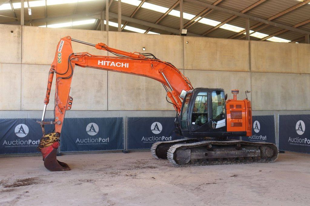 Crawler excavator Hitachi ZAXIS 225USLC-5B Diesel 122kW 2015