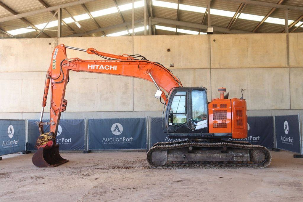 Crawler excavator Hitachi ZAXIS 225USLC-5B Diesel 122kW 2015