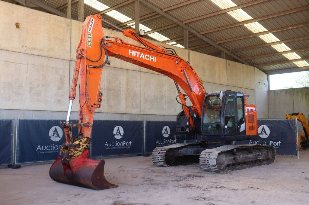 Crawler excavator Hitachi ZAXIS 225USLC-5B Diesel 122kW 2015