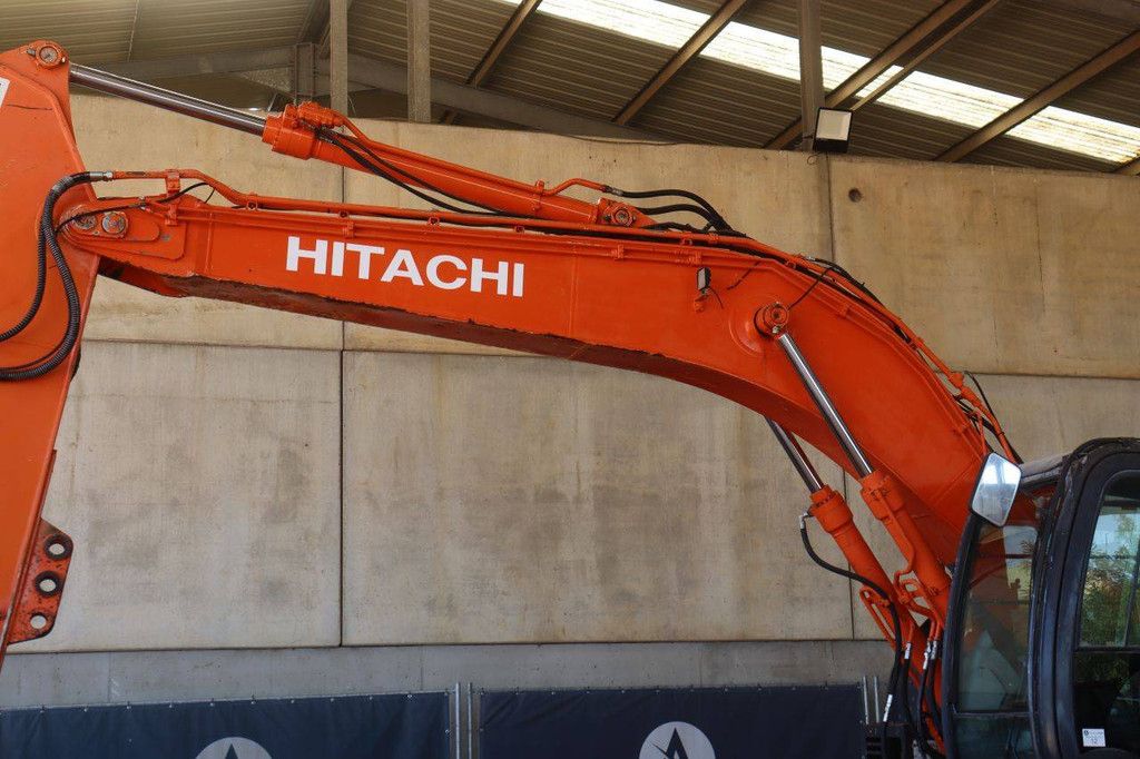 Crawler excavator Hitachi ZAXIS 225USLC-5B Diesel 122kW 2015