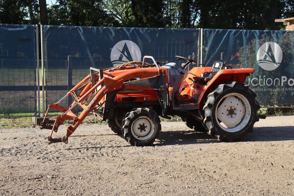 Kubota GL-23 Diesel-Kleintraktor 23 PS mit Frontlader