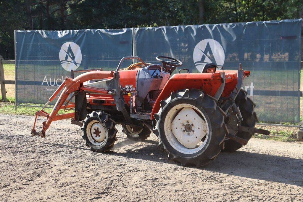 Kubota GL-23 Diesel-Kleintraktor 23 PS mit Frontlader