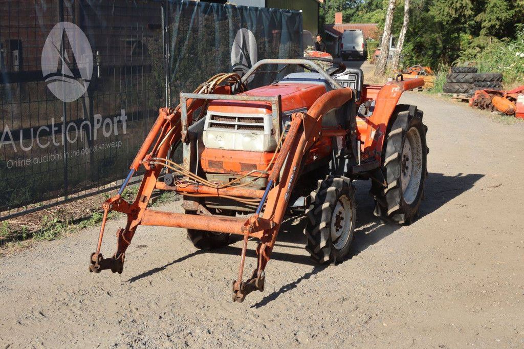 Kubota GL-23 Diesel-Kleintraktor 23 PS mit Frontlader
