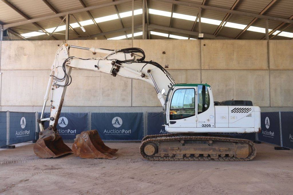 Crawler excavator Hyundai Robex 210LC-9 Diesel 193kW 2013