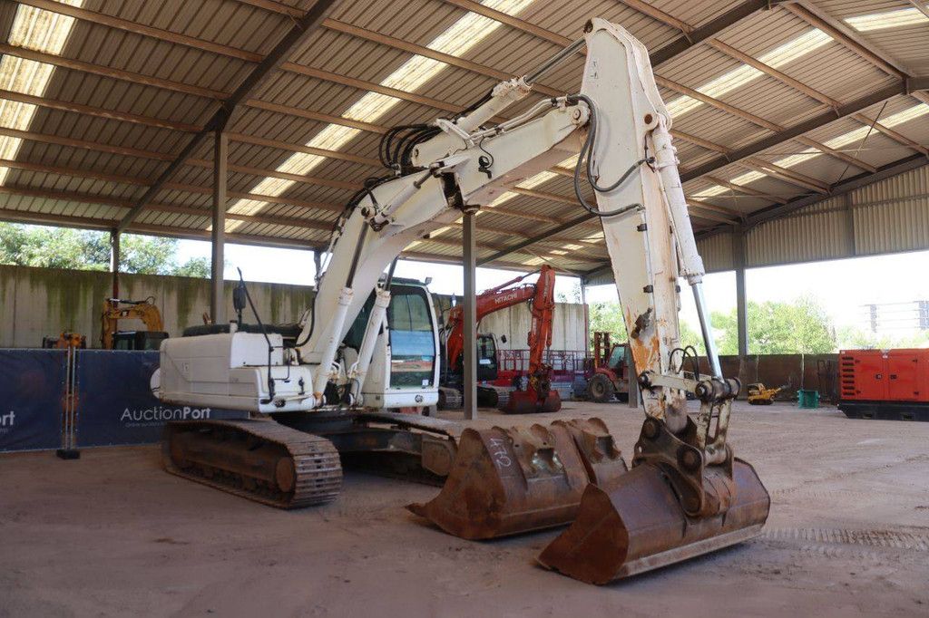 Crawler excavator Hyundai Robex 210LC-9 Diesel 193kW 2013