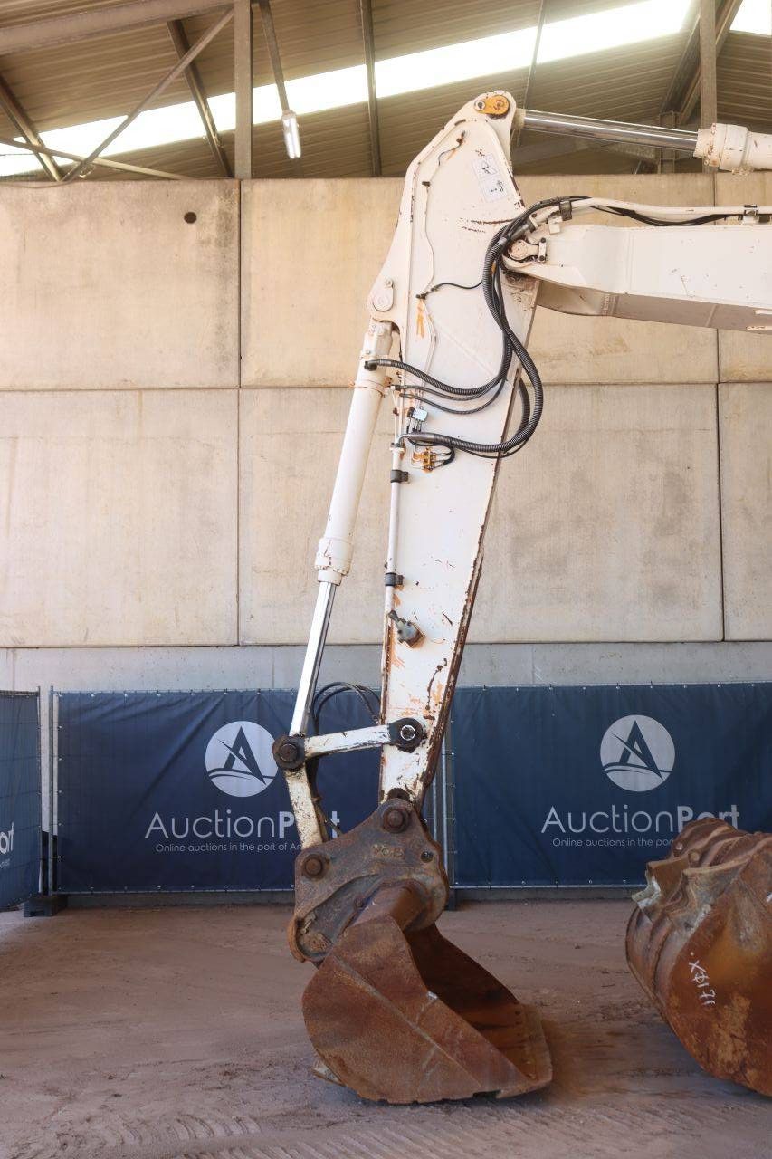 Crawler excavator Hyundai Robex 210LC-9 Diesel 193kW 2013