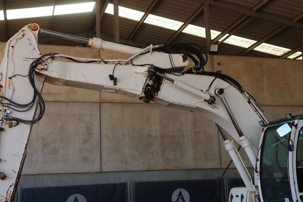 Crawler excavator Hyundai Robex 210LC-9 Diesel 193kW 2013
