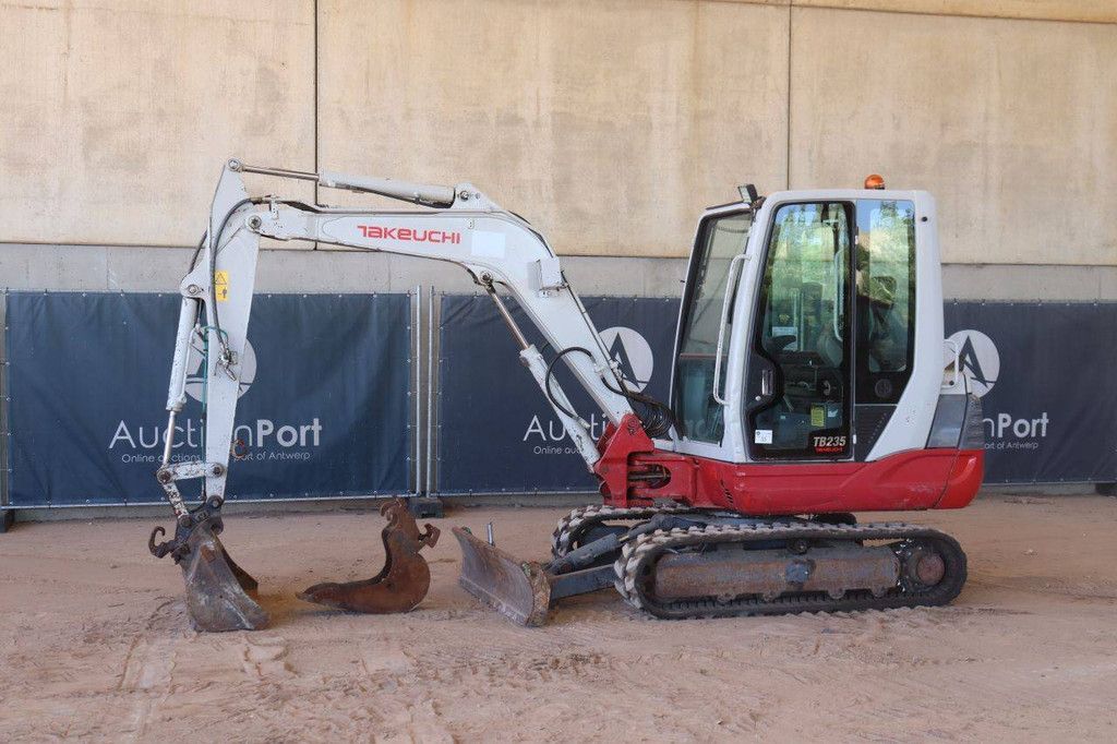 Crawler excavator Takeuchi TB235 Diesel 22kW 2019