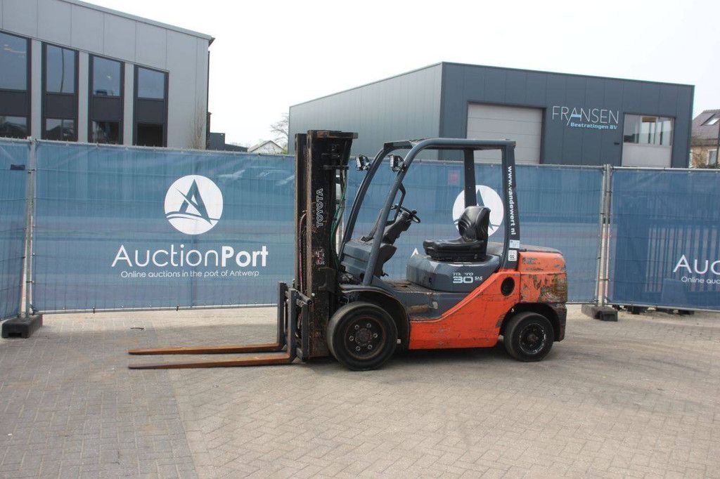 Forklift Toyota 02-8FDF30 Diesel 3000kg 4.3m 2009