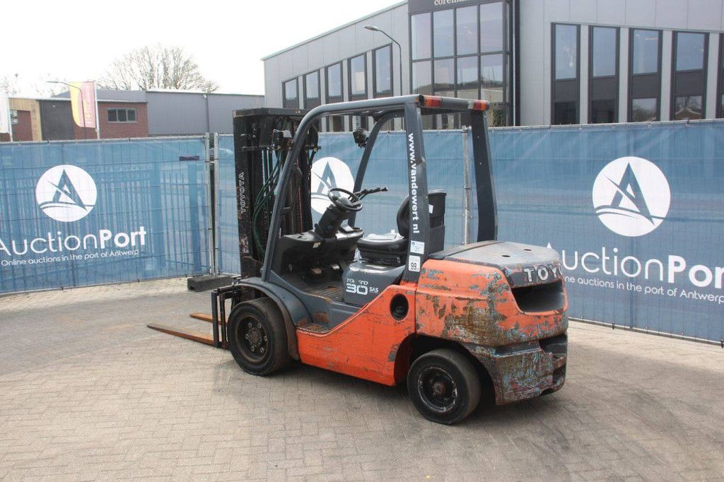 Forklift Toyota 02-8FDF30 Diesel 3000kg 4.3m 2009