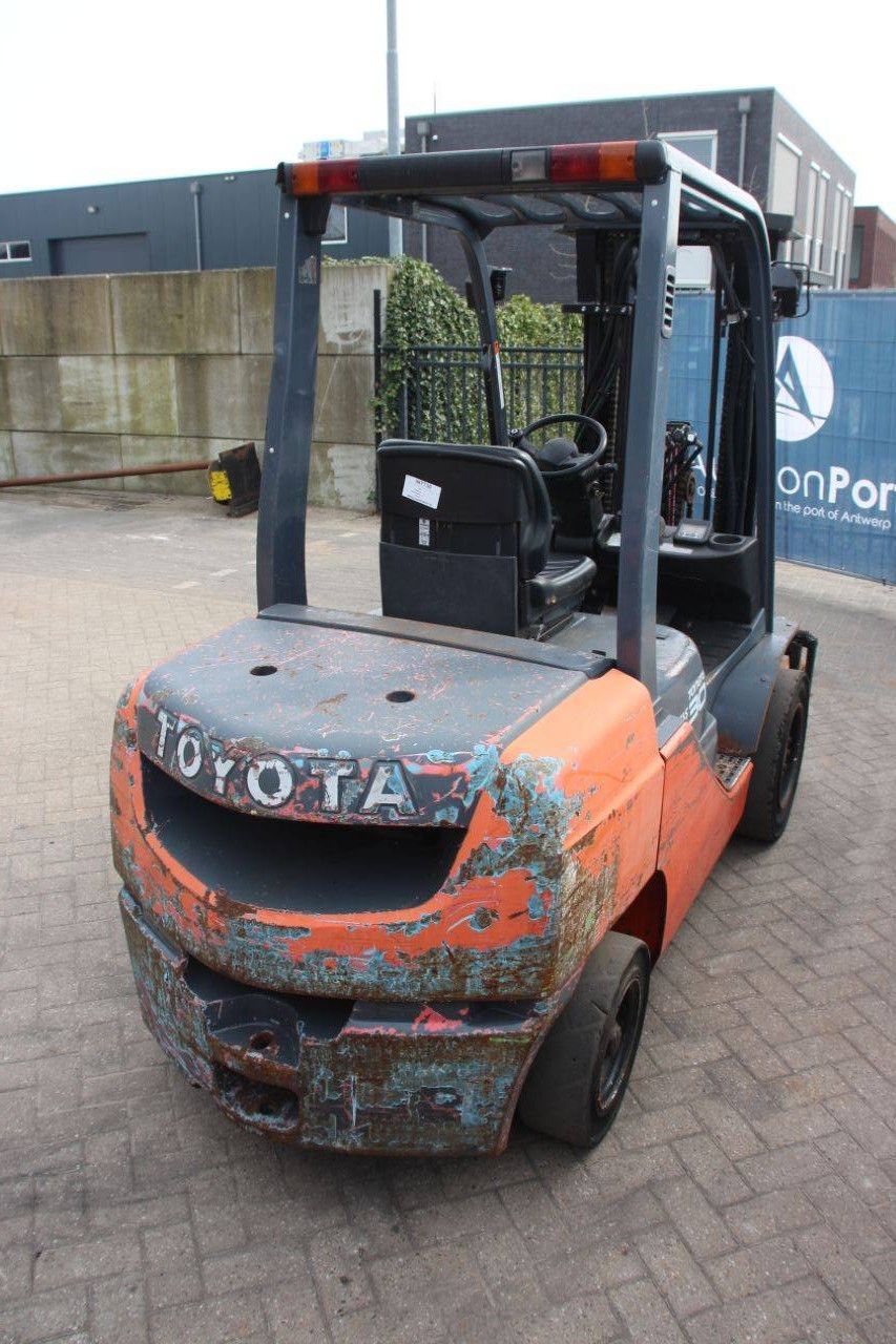 Forklift Toyota 02-8FDF30 Diesel 3000kg 4.3m 2009