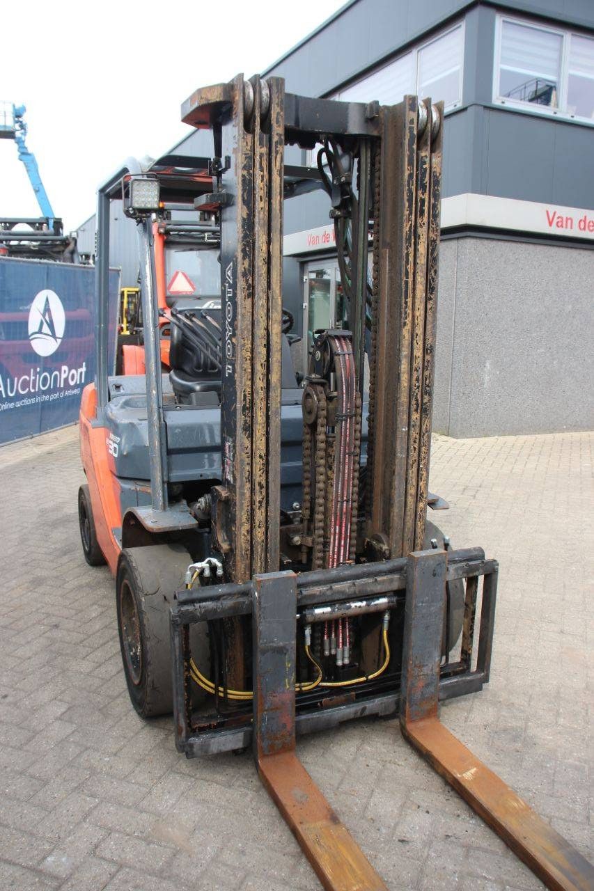 Forklift Toyota 02-8FDF30 Diesel 3000kg 4.3m 2009