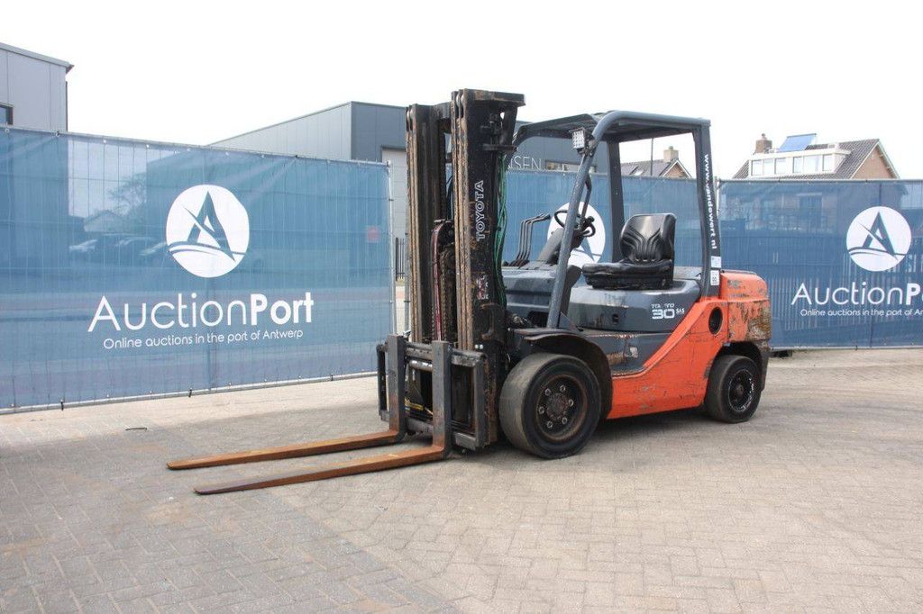 Forklift Toyota 02-8FDF30 Diesel 3000kg 4.3m 2009