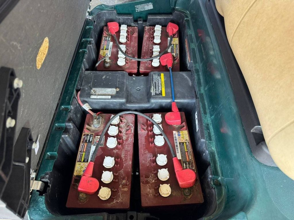 Golf Cart Club Car Electric 240V 2004