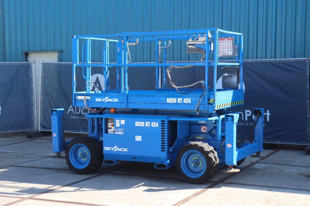 Scissor lift SkyJack SJ6826RT Diesel 9.9m 2012