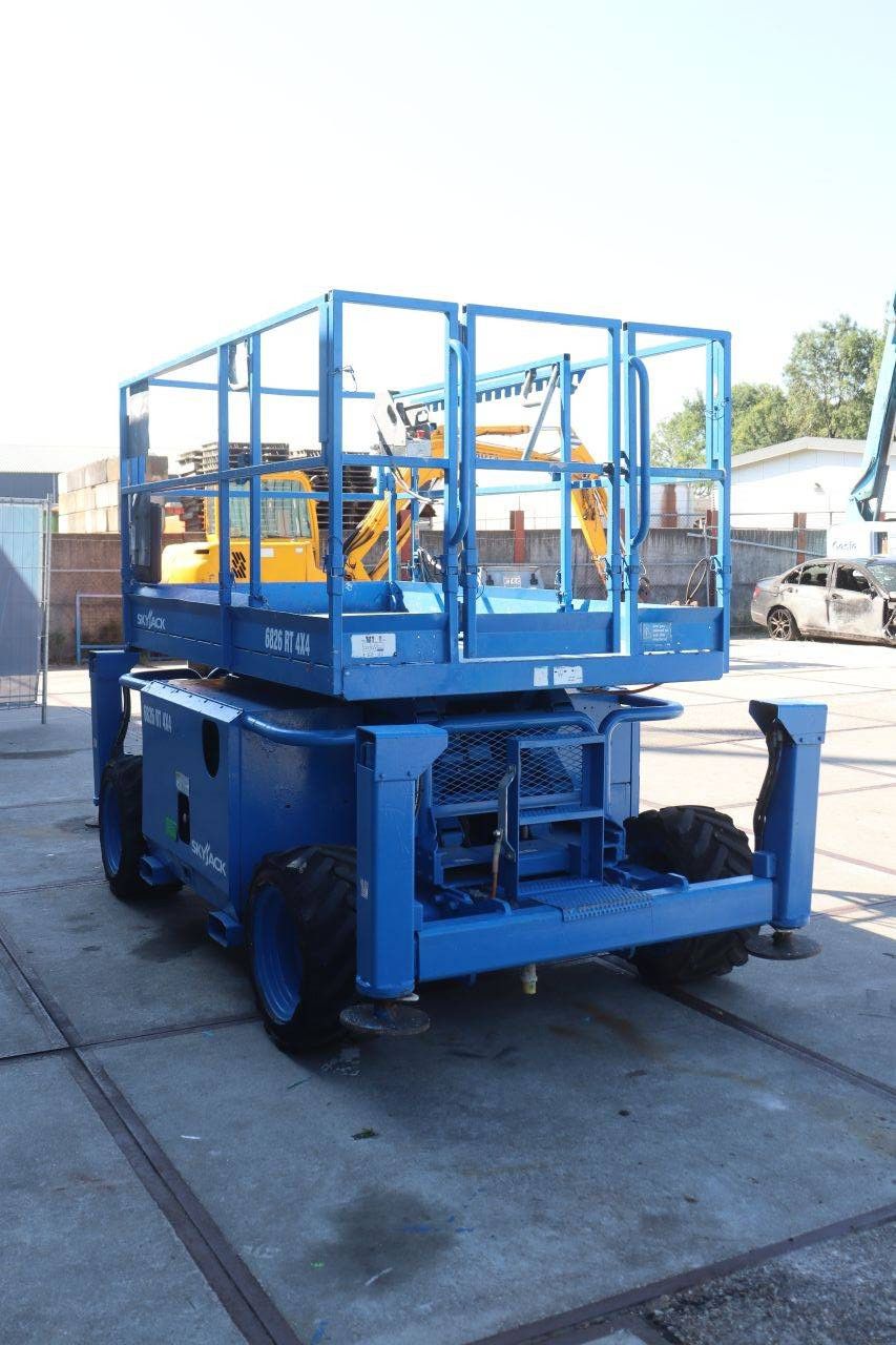 Scissor lift SkyJack SJ6826RT Diesel 9.9m 2012