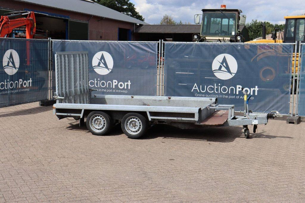 Machine transporter