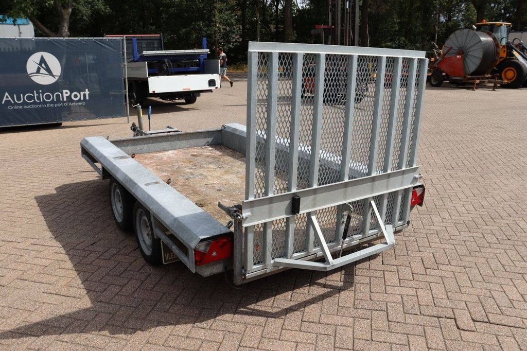 Machine transporter