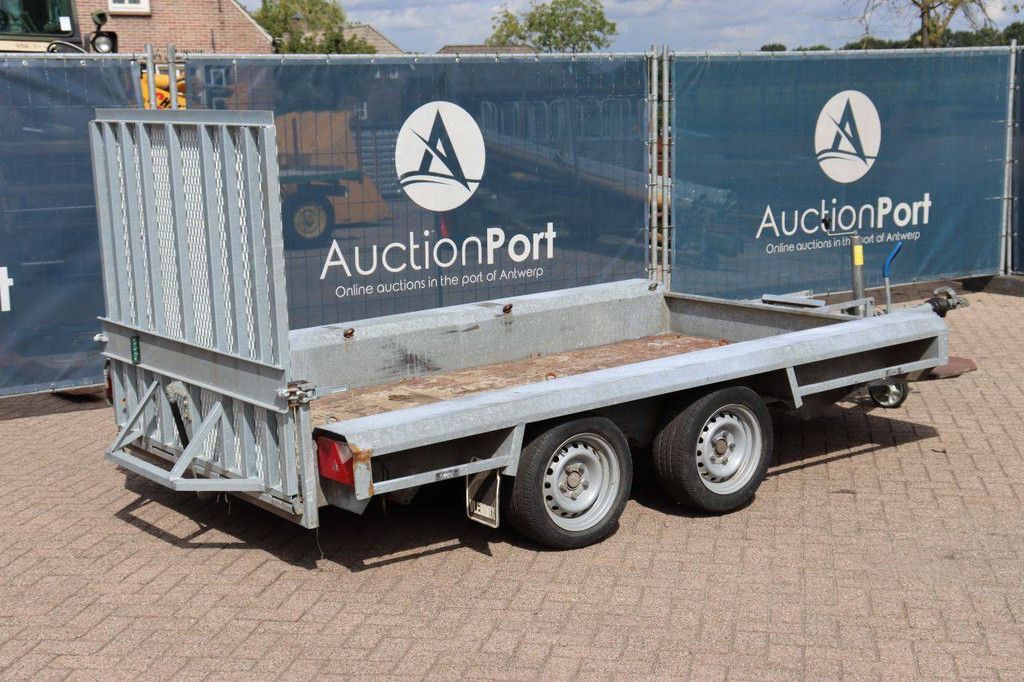 Machine transporter