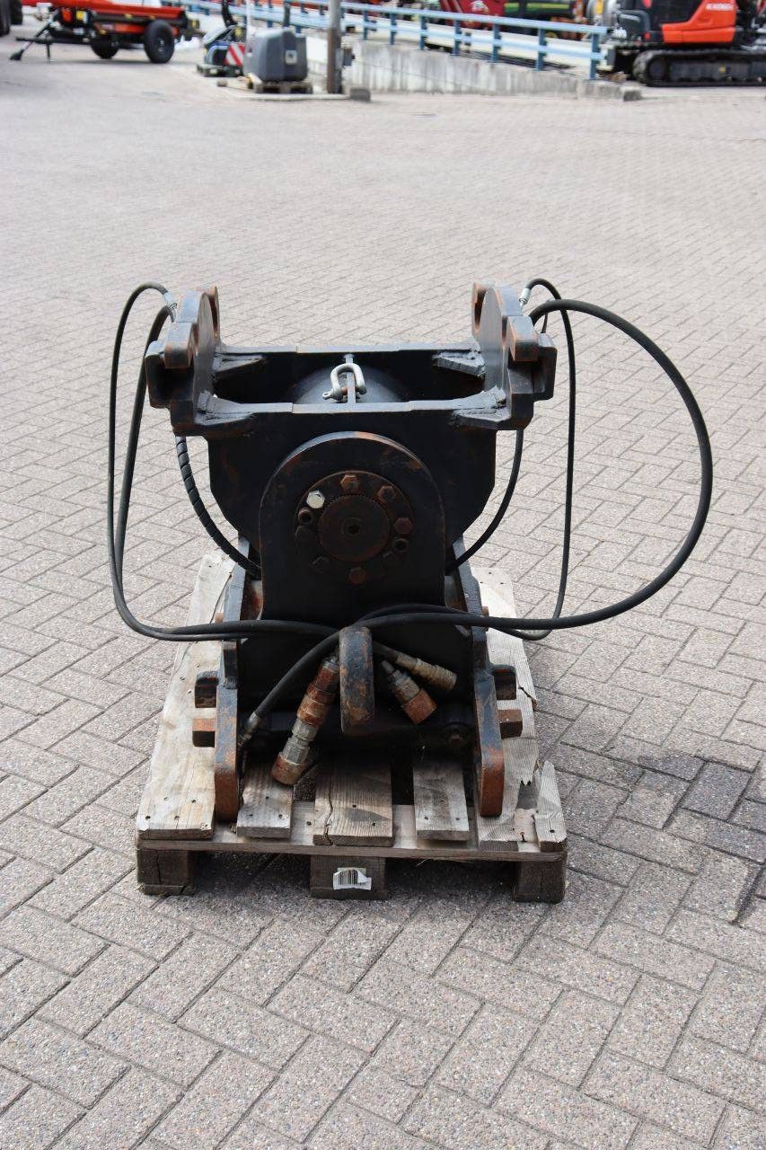 Quick coupler (attachment)