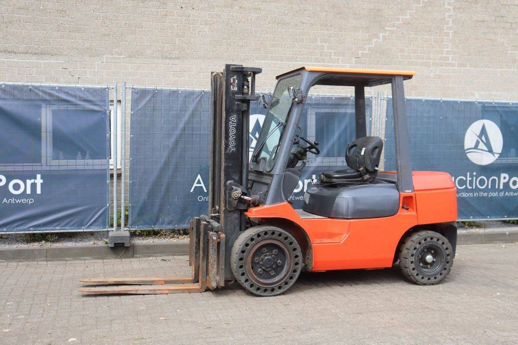Gabelstapler Toyota 62-7FDF30 Diesel 3000kg 3,3m 2000