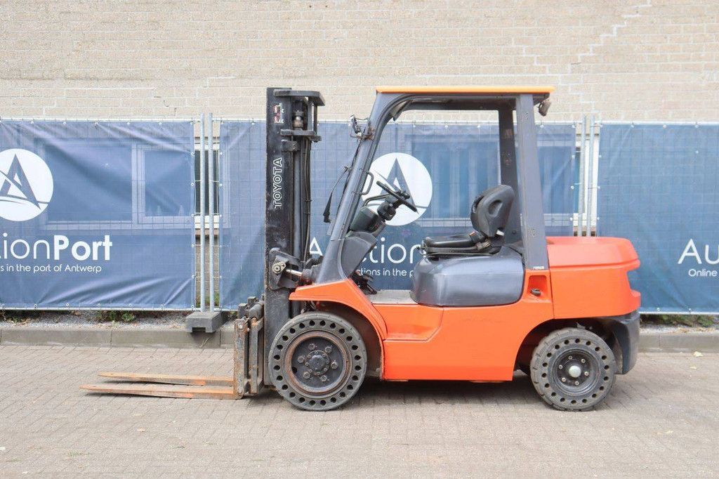 Gabelstapler Toyota 62-7FDF30 Diesel 3000kg 3,3m 2000