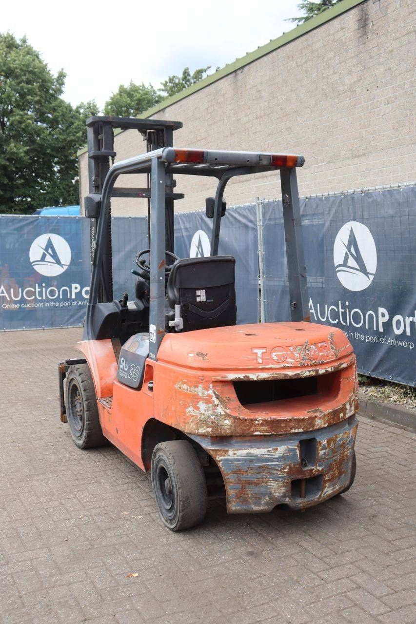 Forklift Toyota 02-7FDF30 Diesel 3000kg 4.0m 2002