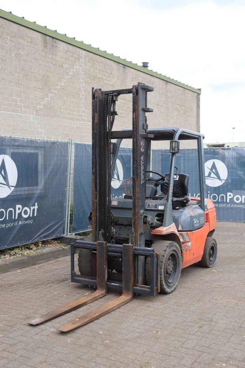 Forklift Toyota 02-7FDF30 Diesel 3000kg 4.0m 2002