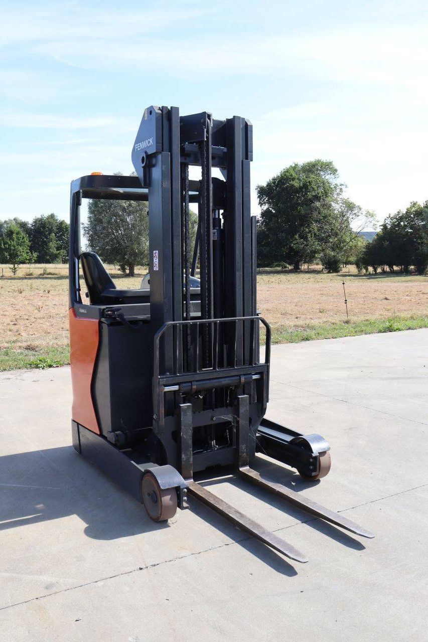 Linde R14-01 Electric Reach Truck 1400kg 8.6m 2021