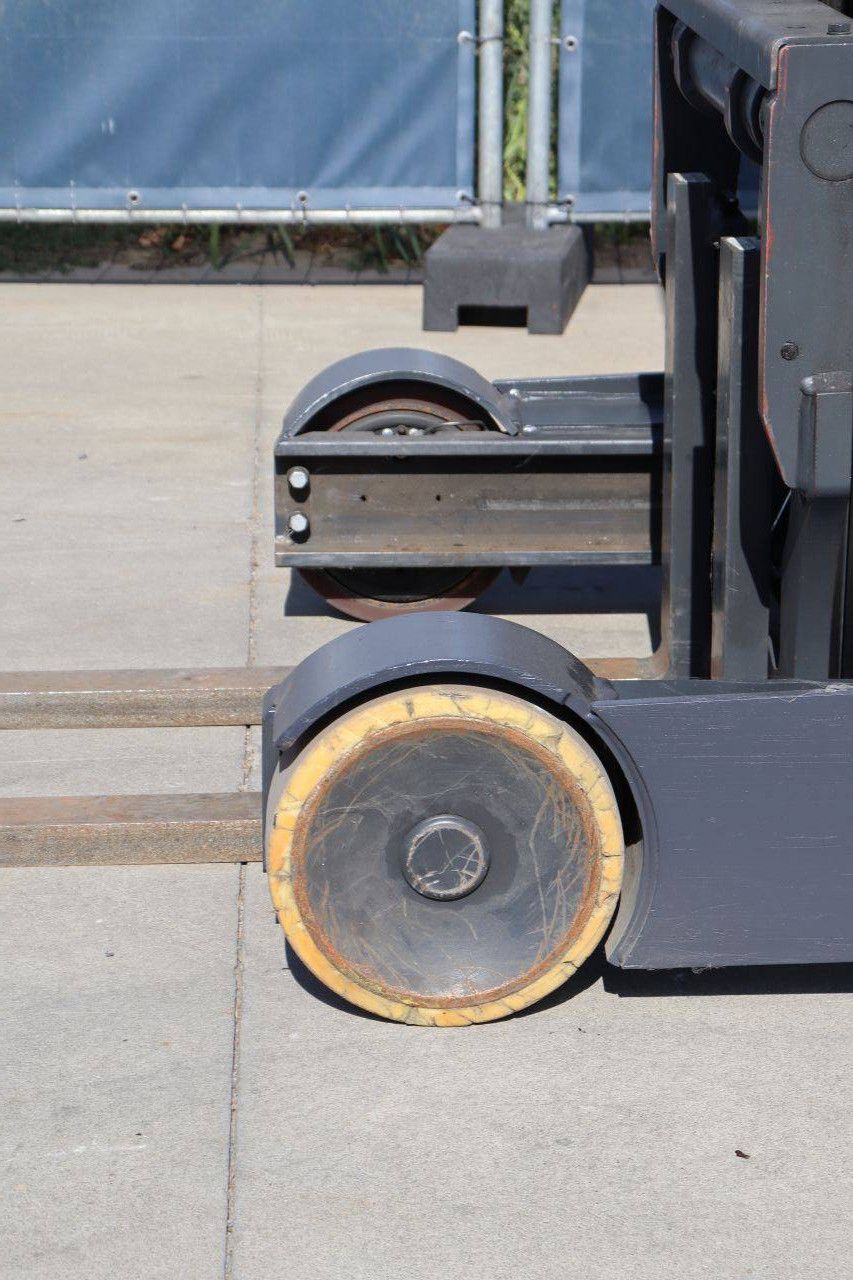 Linde R14-01 Electric Reach Truck 1400kg 8.6m 2019