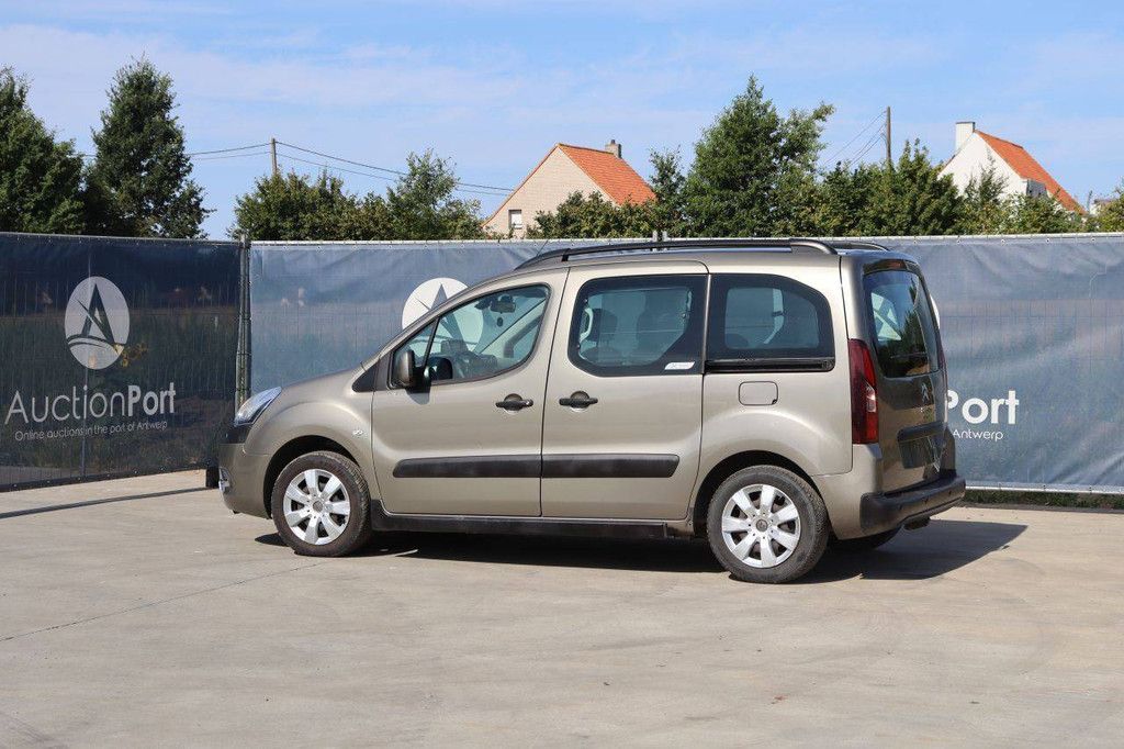 Passenger car Citroën Berlingo Diesel 92hp 2015