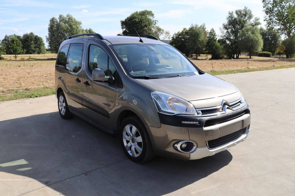 Passenger car Citroën Berlingo Diesel 92hp 2015