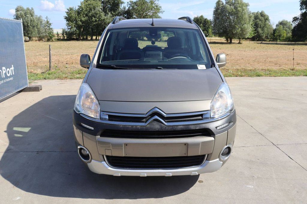Passenger car Citroën Berlingo Diesel 92hp 2015