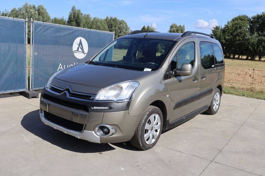 Passenger car Citroën Berlingo Diesel 92hp 2015