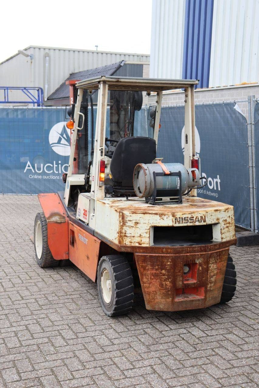 Gabelstapler Nissan 30 LPG 3000kg 4,75m 1991