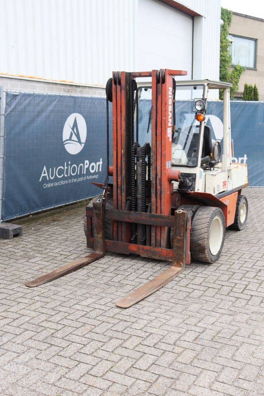 Gabelstapler Nissan 30 LPG 3000kg 4,75m 1991