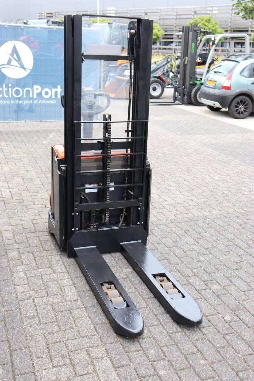 Stacker BT SWE140L Electric 1400kg 2.65m 2015