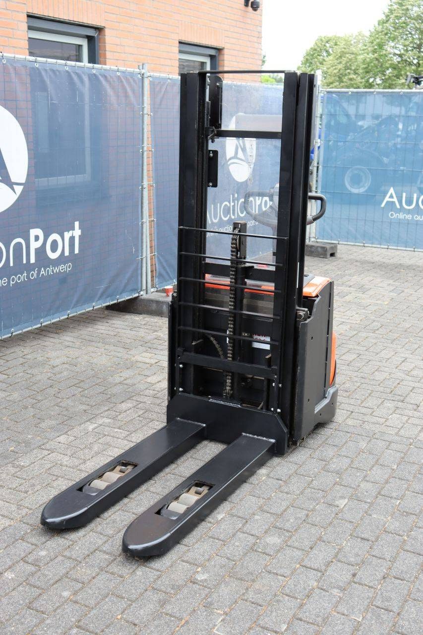 Stacker BT SWE140L Electric 1400kg 2.65m 2015